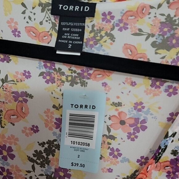 New Torrid Floral Blouse Size 2 - Picture 3 of 5
